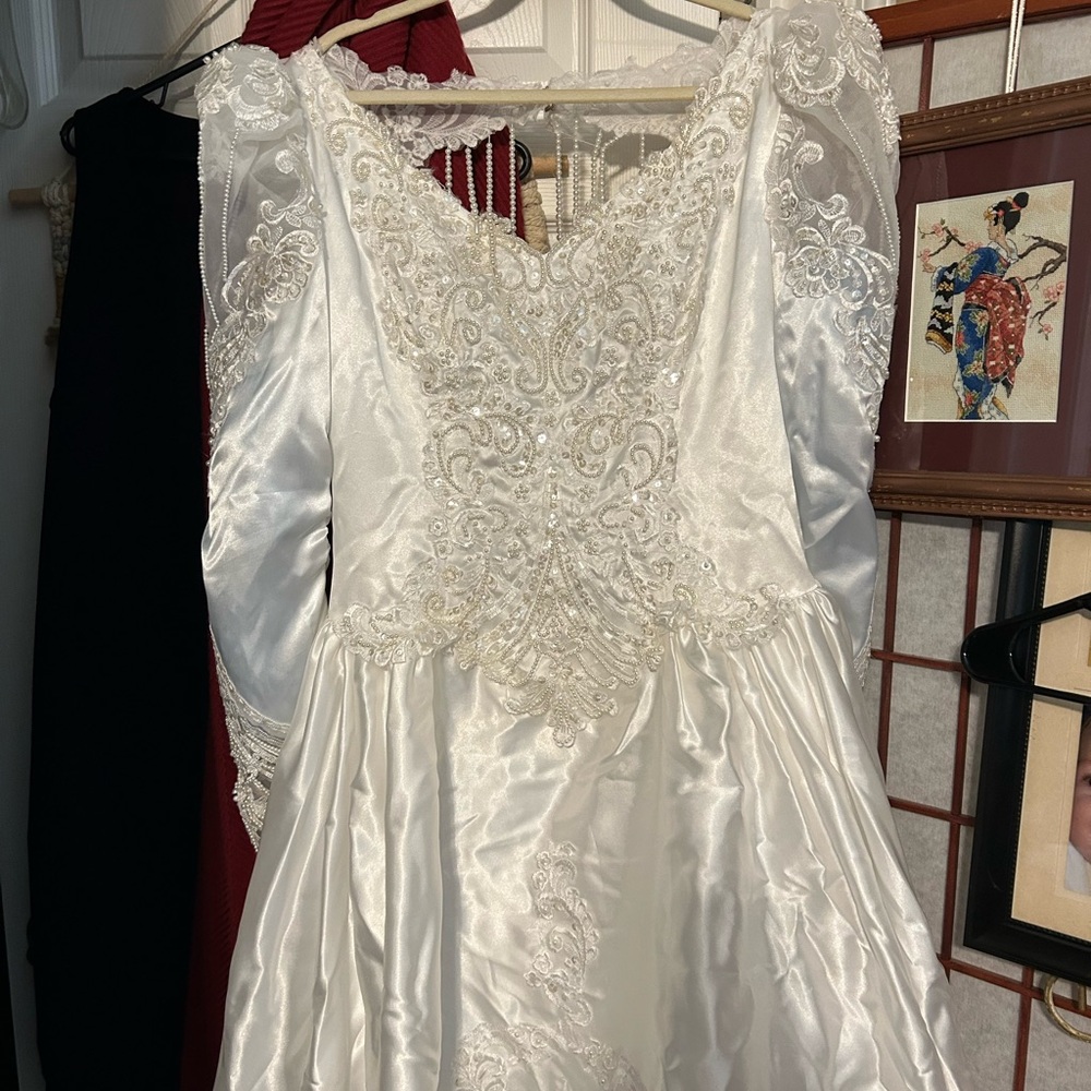Women’s White wedding dress
